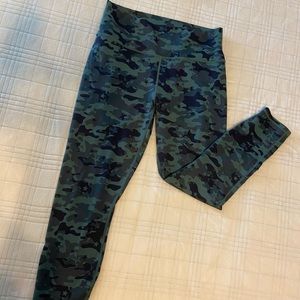 Camo High-waisted leggings